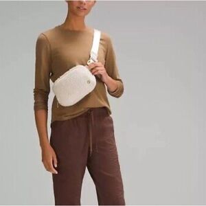 Lululemon fleece belt bag- taupe